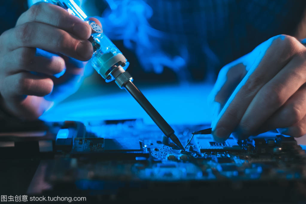 焊接主板 計算機工程師在硬件開發(fā)中的關(guān)鍵技藝